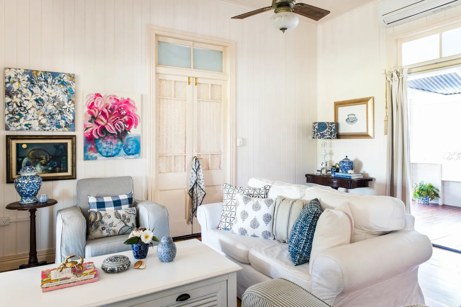 Seashell Decor and Sea Stools Make Coastal Style a Daily Habit