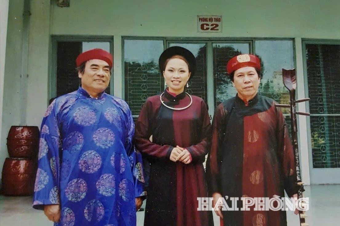 Giáo viên âm nhạc tỏa sáng: từ bục giảng đến sân khấu liên hoan