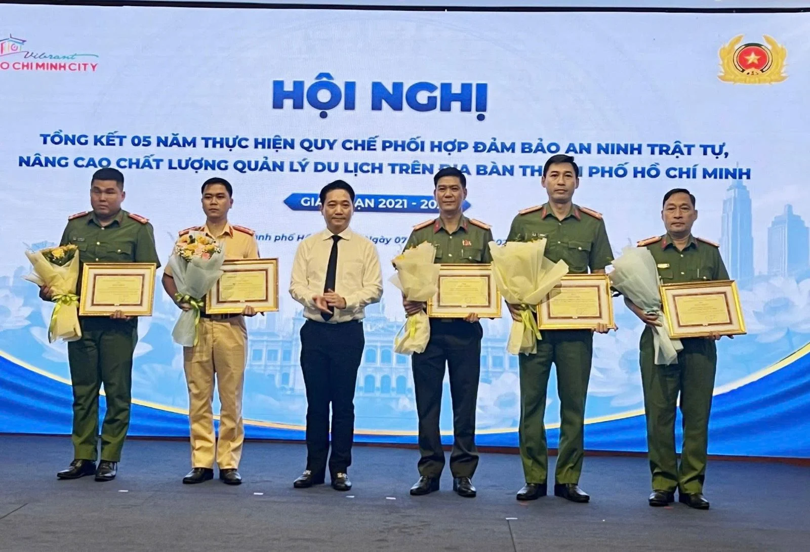 Lừa đảo du khách tại TP.HCM ngày càng tinh vi: Cách tự bảo vệ khi đặt tour và khách sạn