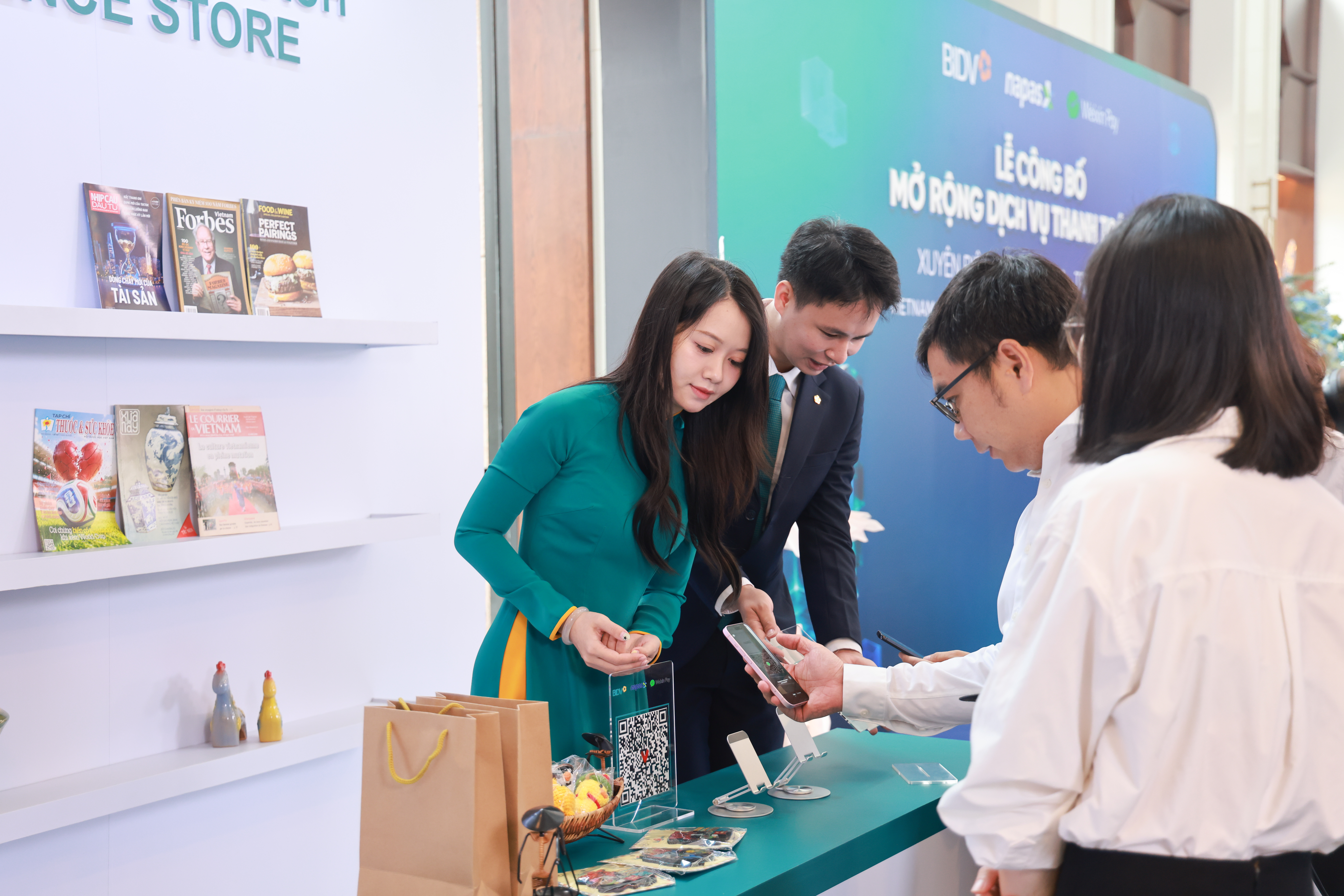 Thanh toán QR xuyên biên giới Việt Nam–Trung Quốc: Cơ hội vàng cho du khách và doanh nghiệp