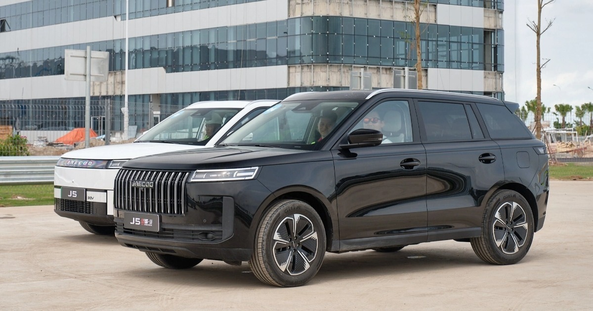 Jaecoo J5 chốt giá từ 559 triệu: chiến lược SUV đa động cơ