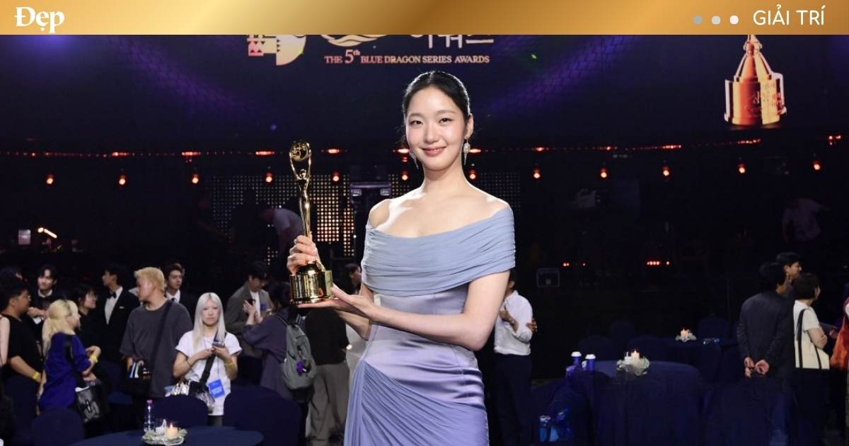 Kim Go Eun và cột mốc Daesang lịch sử tại Rồng Xanh