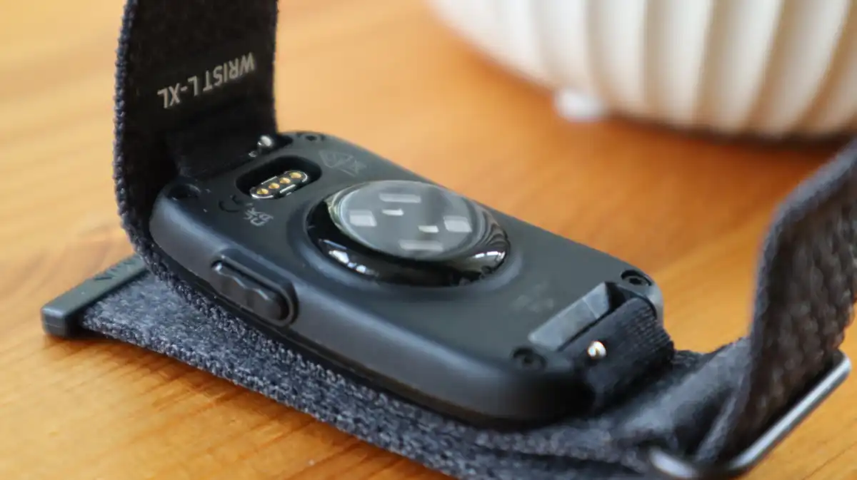 Garmin Cirqa Review: A Screenless Fitness Tracker That Wants You to Stop Staring