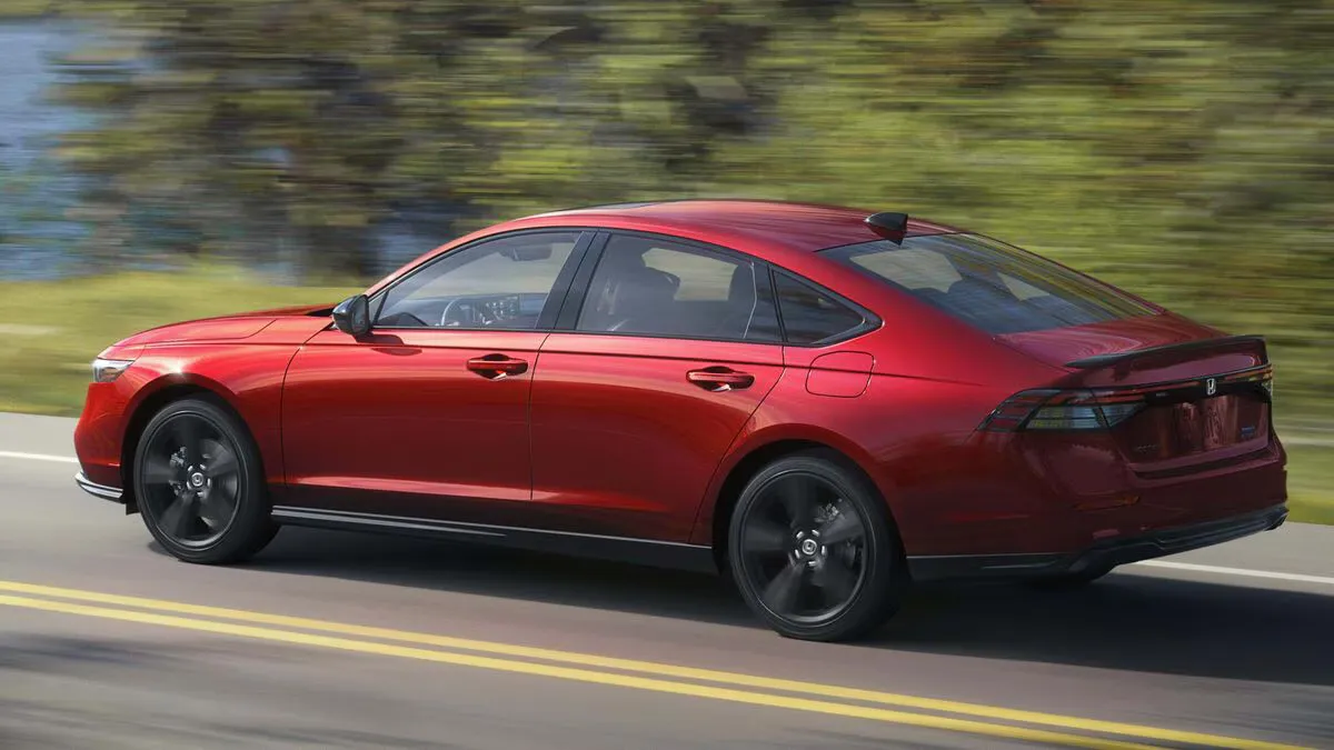 Honda Accord Hybrid vs CR-V Hybrid: Which Fits Your Commute?