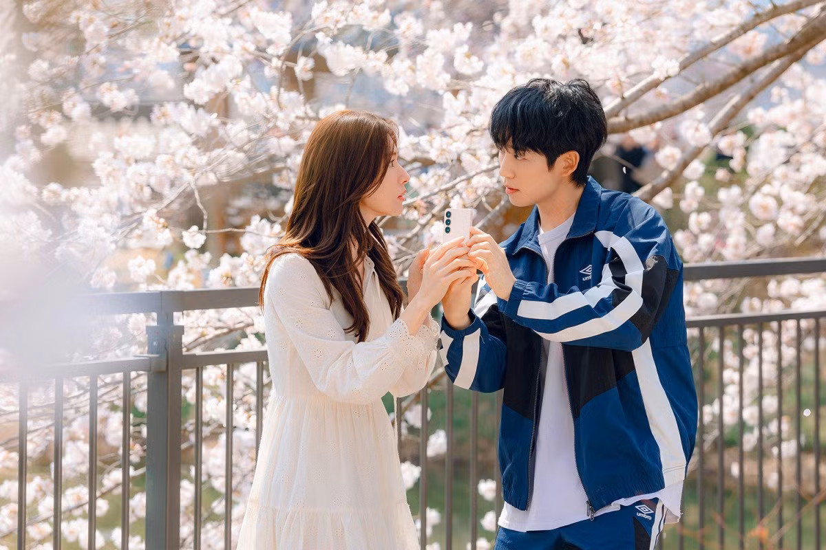 Song Kang đối đầu Jung Hae In trong cuộc đua phim Hàn tháng 8