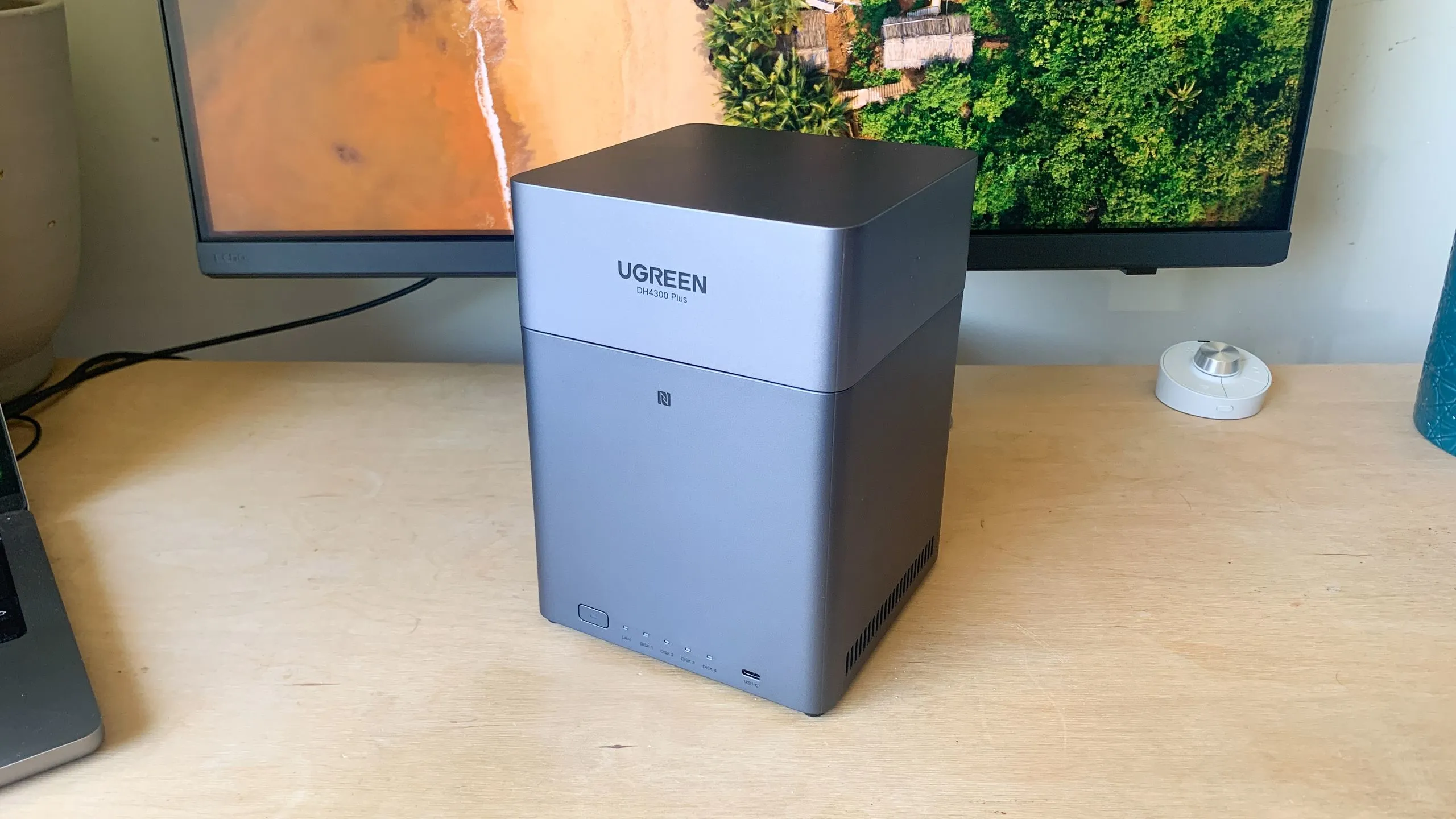 4-Bay NAS for Content Creators: UGREEN DH4300 Plus vs TerraMaster F4-425