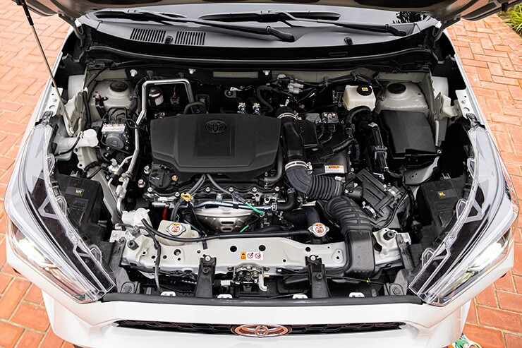 Toyota Yaris Cross: Giá lăn bánh, ưu đãi phí trước bạ và chọn bản xăng hay hybrid