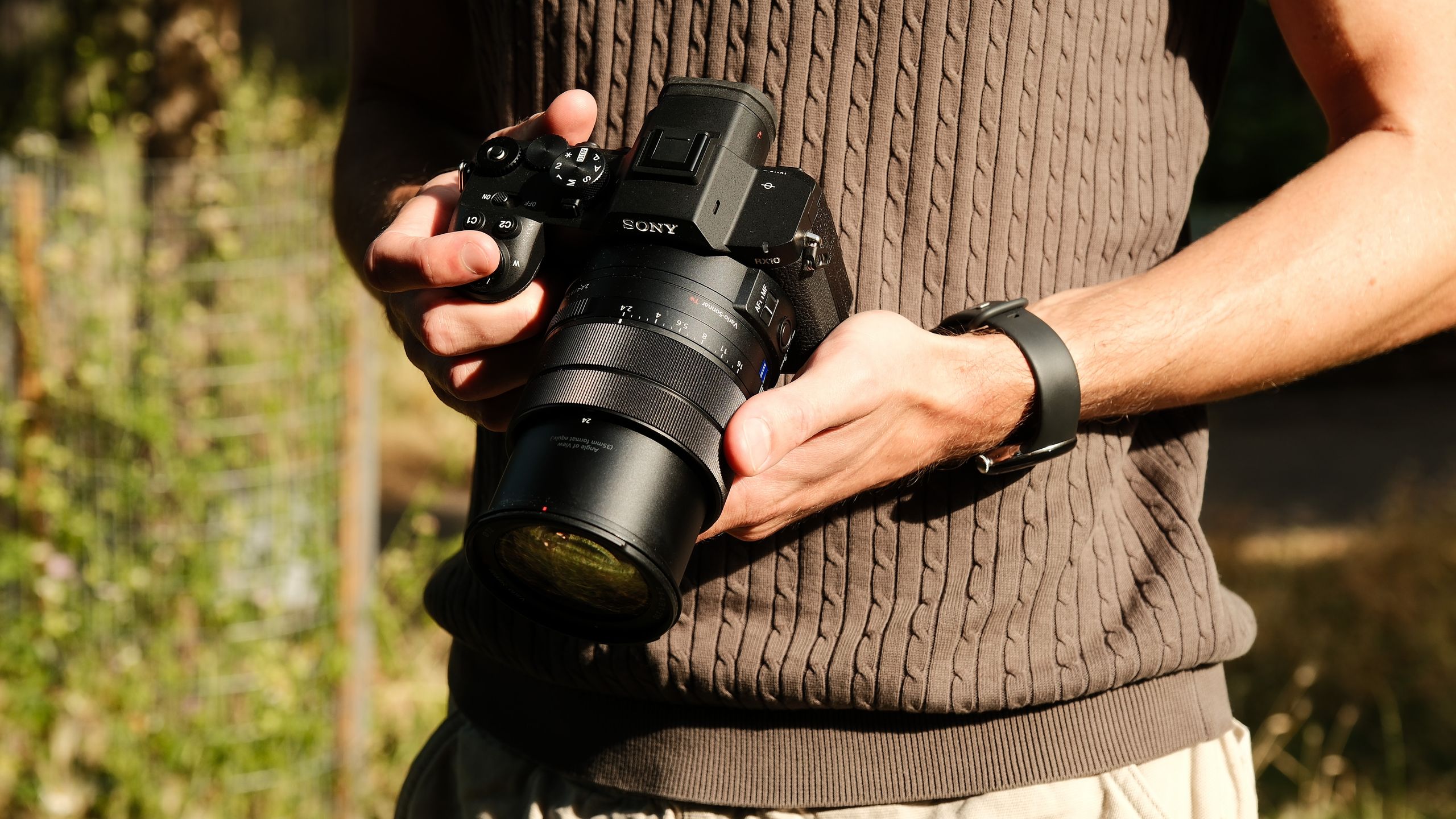 Sony RX10 V Sparks a Compact Camera Comeback