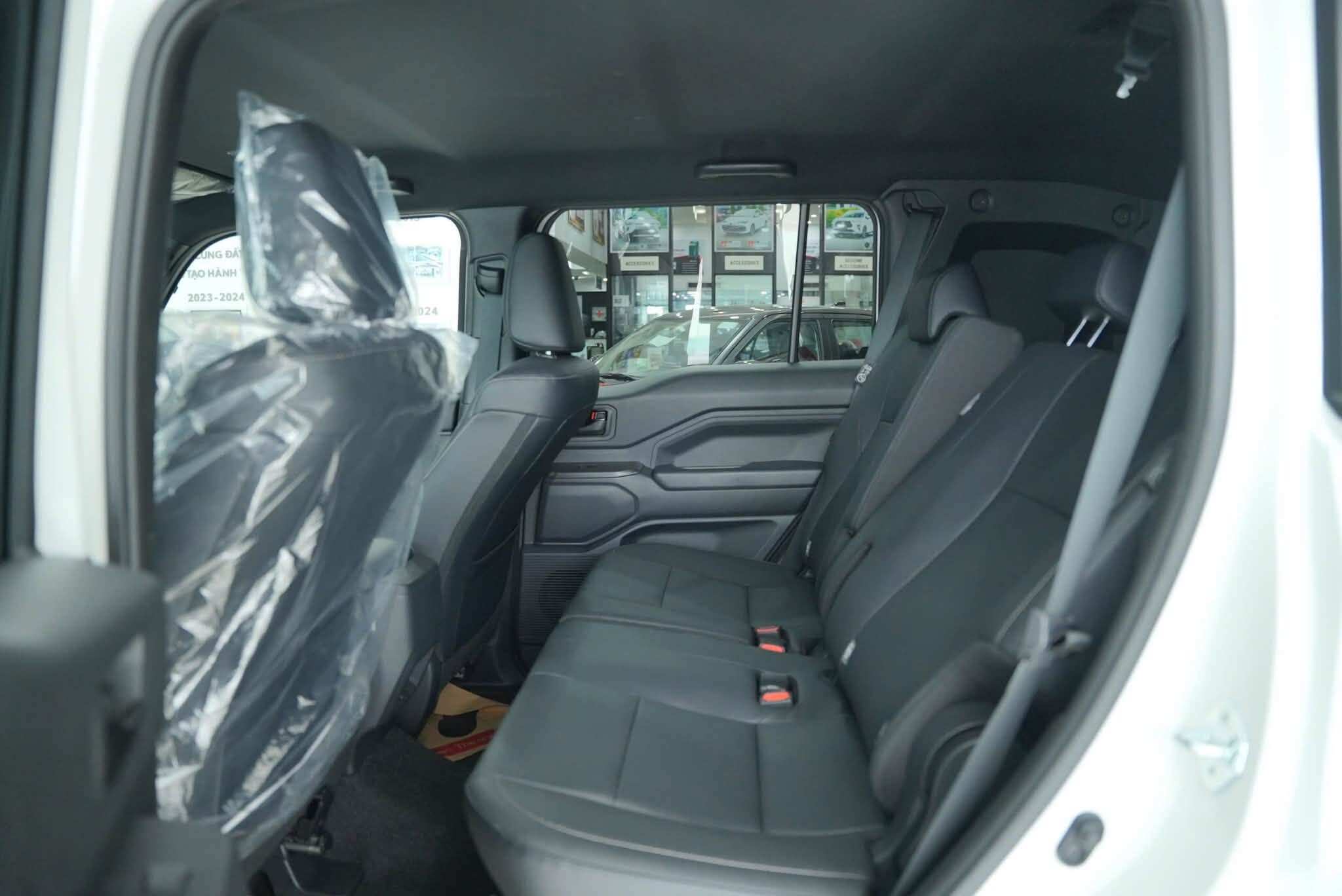 Land Cruiser FJ giá 1,2 tỷ: lựa chọn tốt hơn Suzuki Jimny?