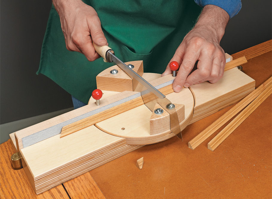 Build an Adjustable Pull Saw Miter Box for Precise Cuts