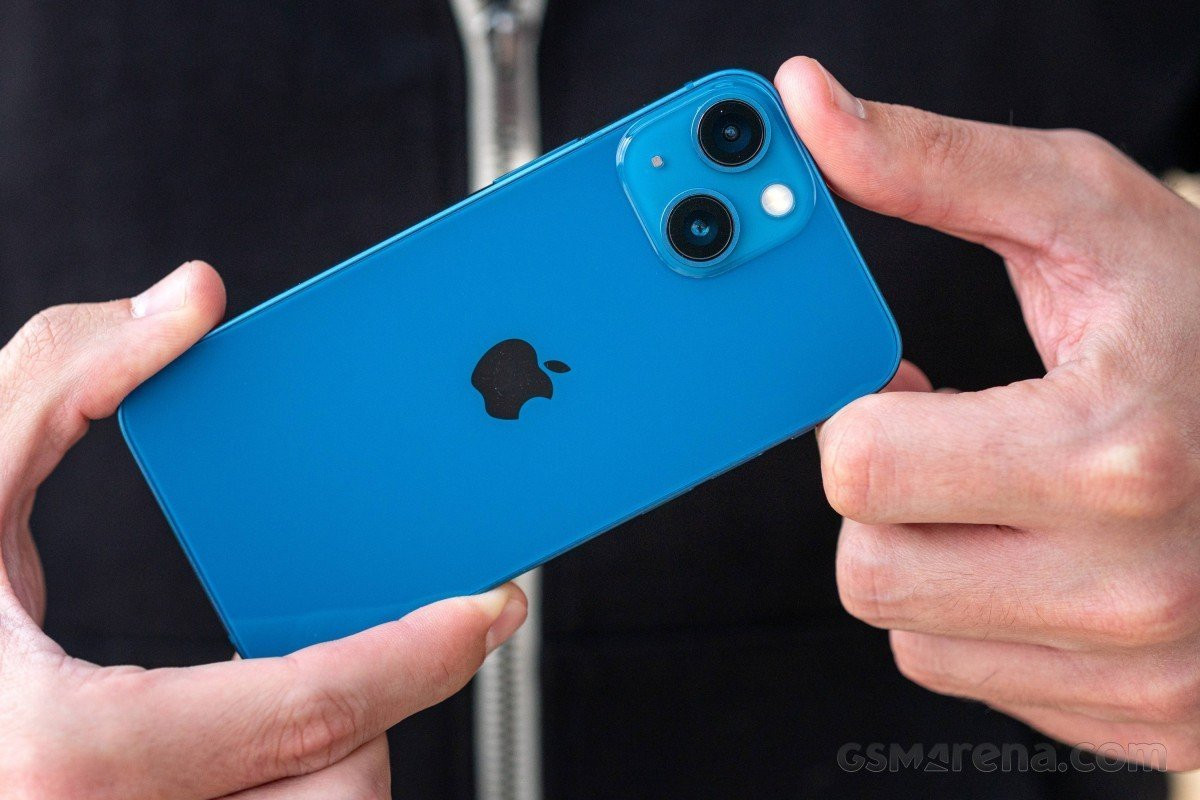 iPhone 13 Mini giá dưới 7 triệu: có còn đáng mua?