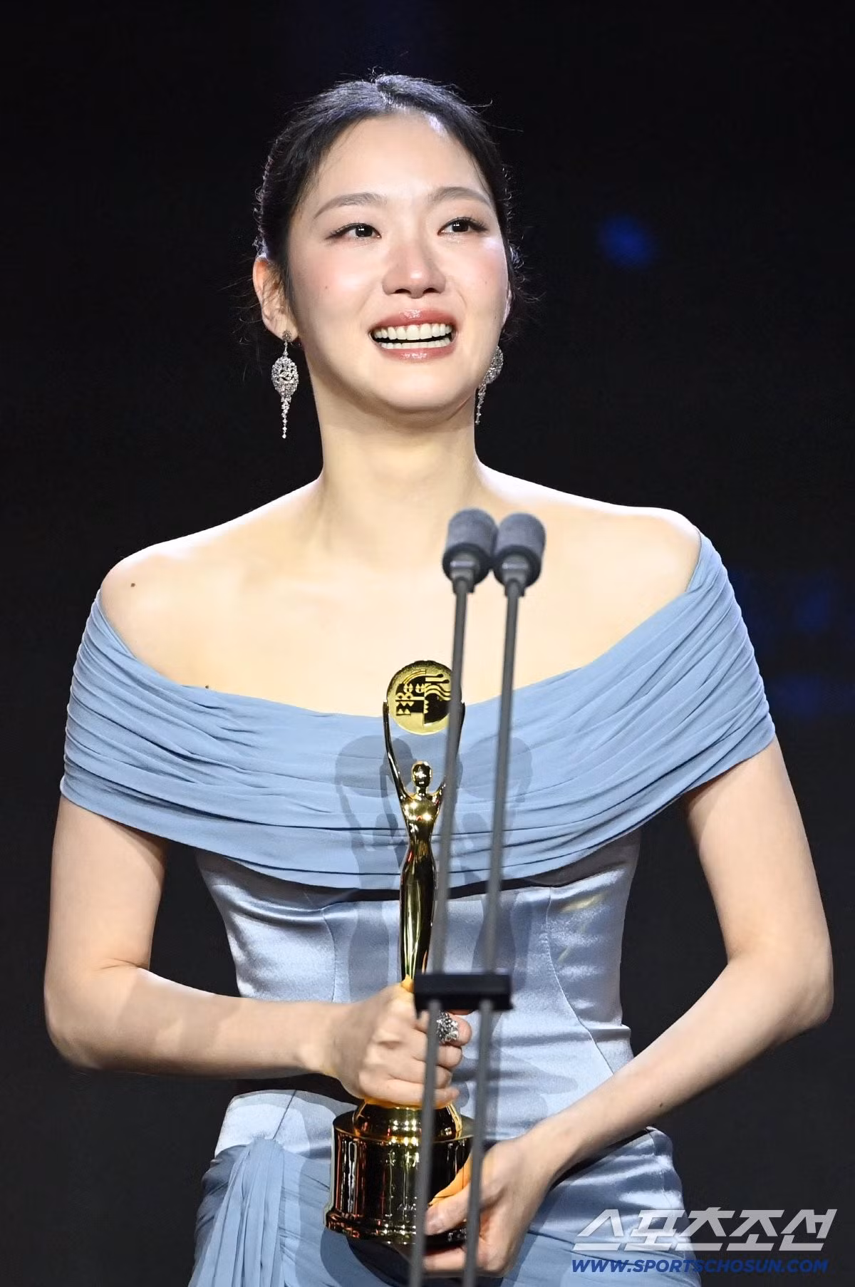 Kim Go Eun giành Daesang ở Rồng Xanh: chiến thắng khó cãi