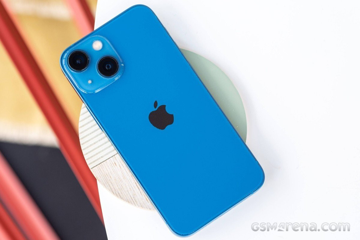 iPhone 13 Mini giá 6,4 triệu: Có còn đáng mua?