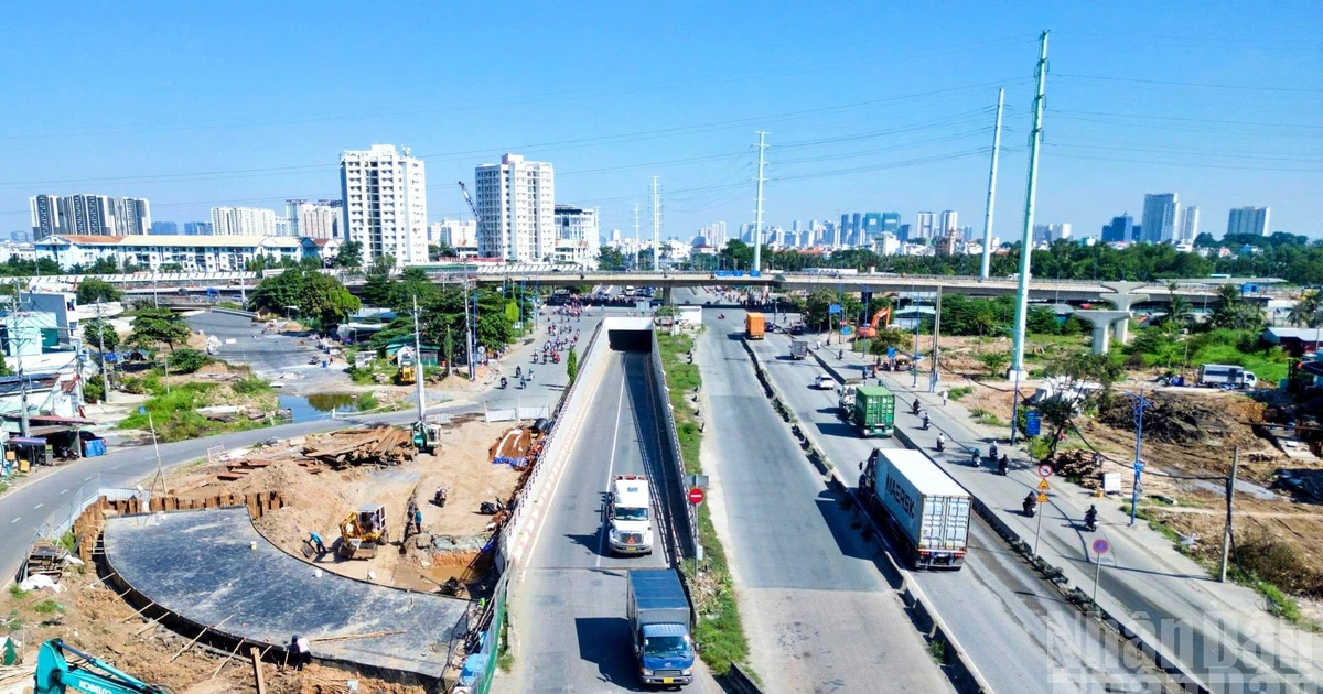 Giải phóng mặt bằng và thiếu vốn: Hai mặt của một nút thắt hạ tầng