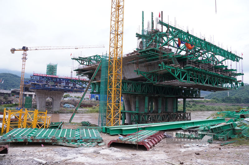 Cầu biên giới Lào Cai và hầm Hoàng Liên: Cặp dự án đang tái định hình kết nối thương mại Việt – Trung