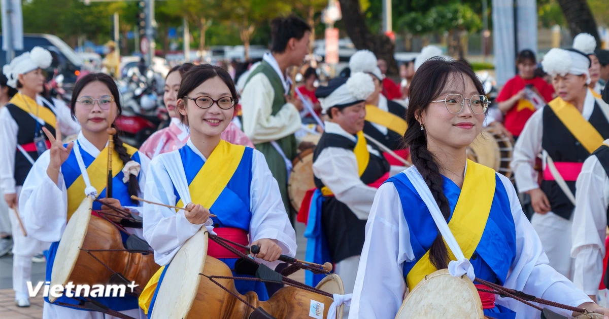 Áo dài gặp Hanbok: Cuộc đối thoại bên sông Hàn