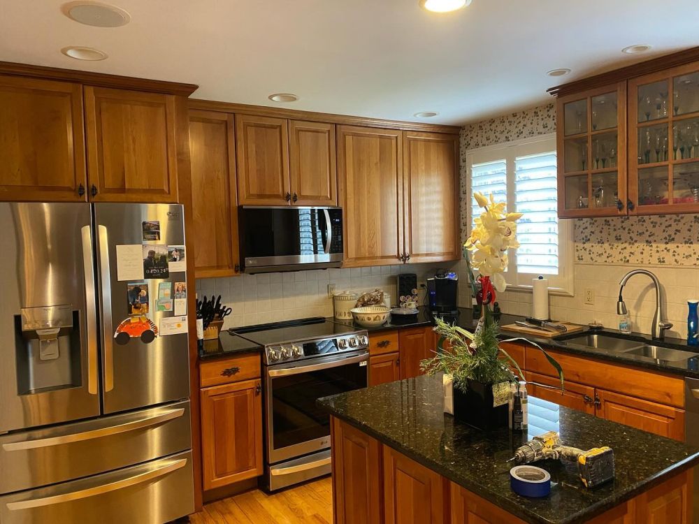 How Strategic Cabinet Paint Colors Transform a Tired Kitchen