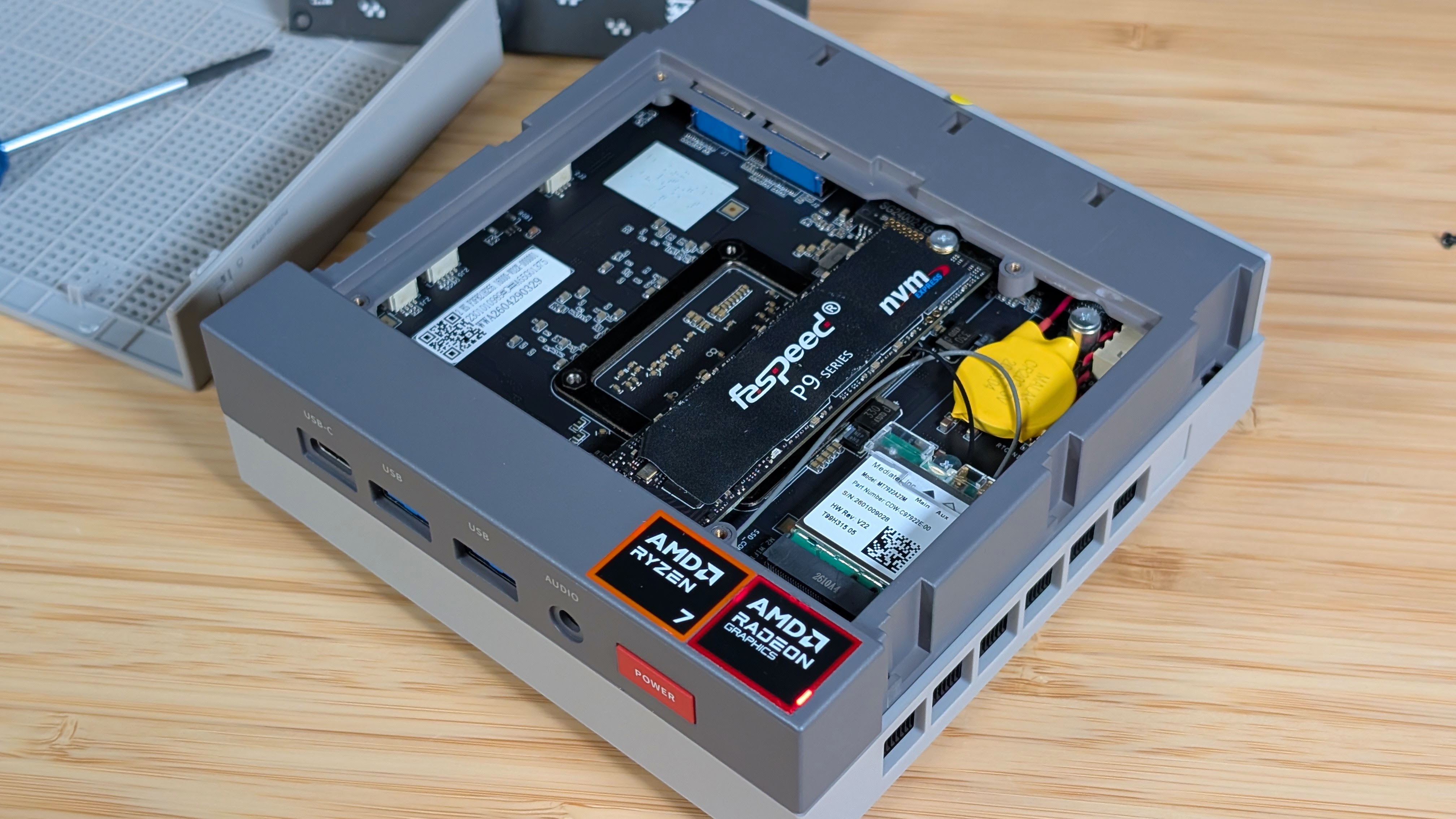 ASUS ROG NUC 16 vs AceMagic Retro X3: hiệu năng cực đại hay phong cách retro?