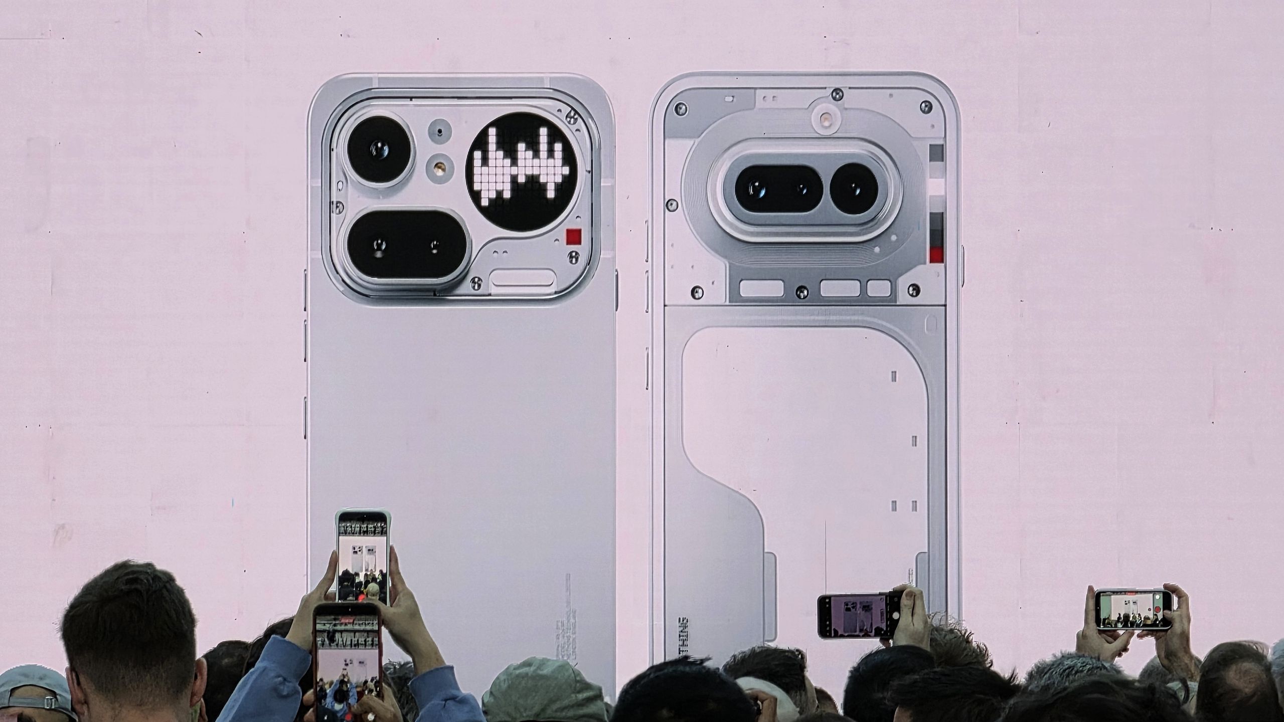 Nothing’s Bigger Phone Bet Puts Apple and Samsung on Notice