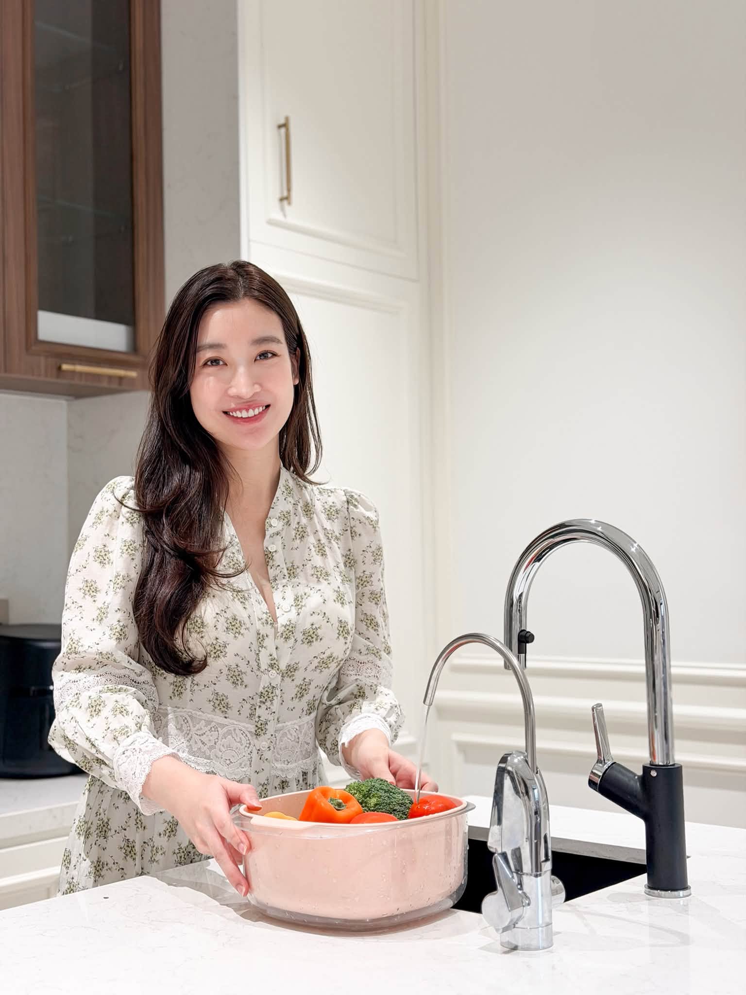 Khám phá phòng bếp hiện đại trong biệt thự 6 tầng của Đỗ Mỹ Linh