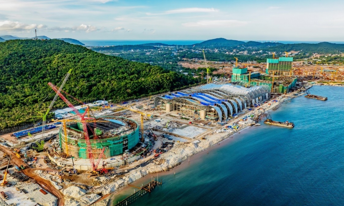 Trung tâm Hội nghị APEC Phú Quốc: Nước rút cho công trình mái thép 12.000 tấn