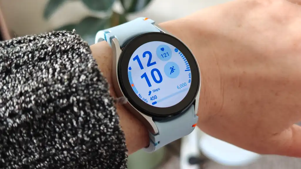 Samsung’s Budget Smartwatch Ditches Wear OS for Battery First