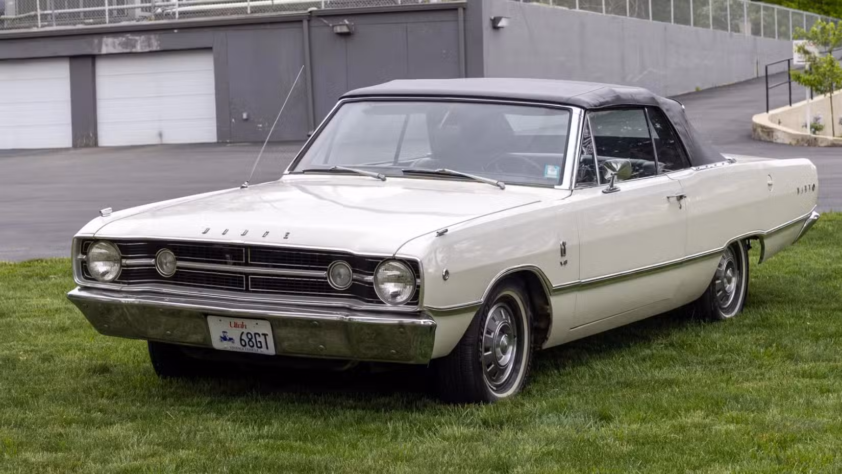 Forgotten V8 Sedans That Beat Modern Gas Performance on Price