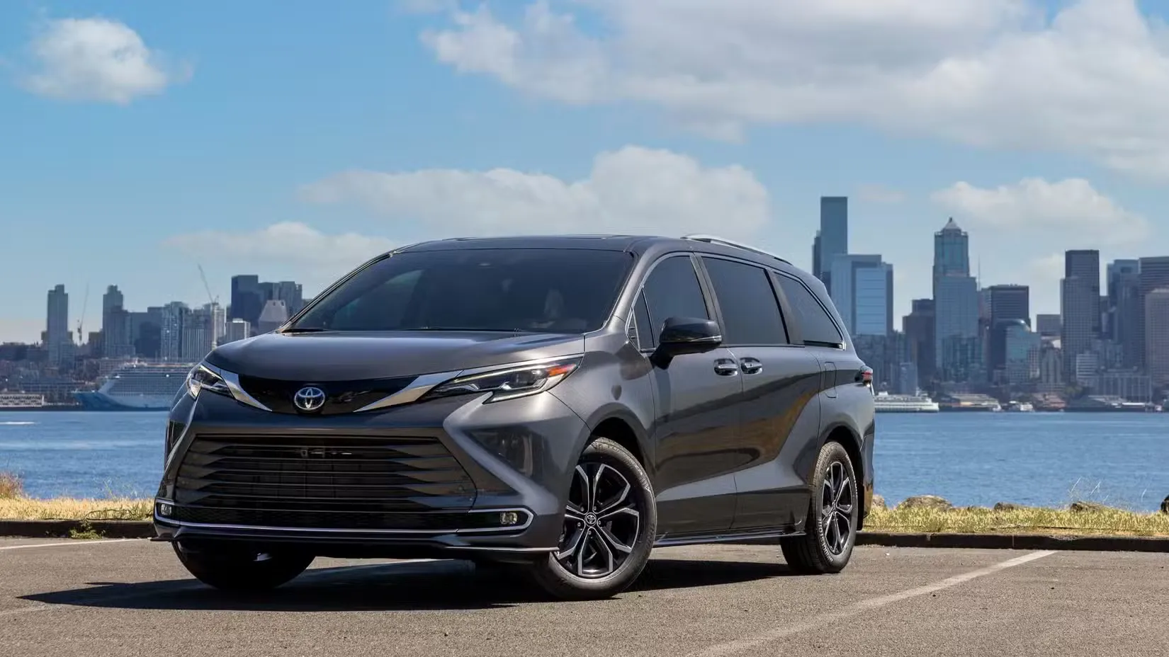 Hybrid SUV Showdown: Lexus RX vs Toyota Sienna