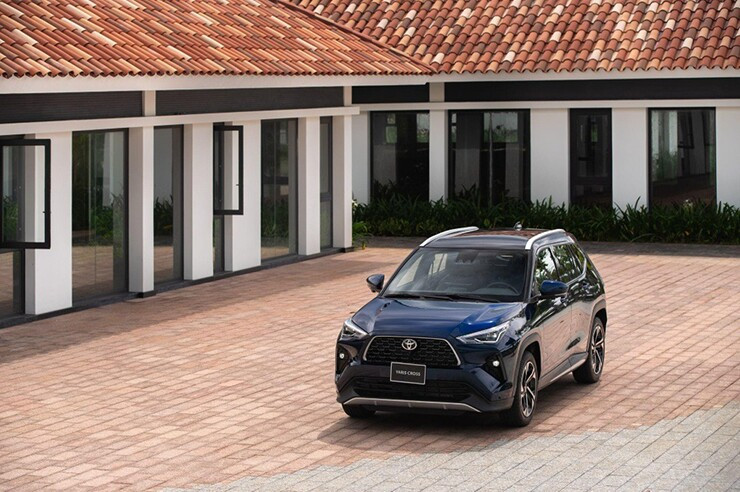 Toyota Yaris Cross: Giá lăn bánh, ưu đãi phí trước bạ và chọn bản xăng hay hybrid