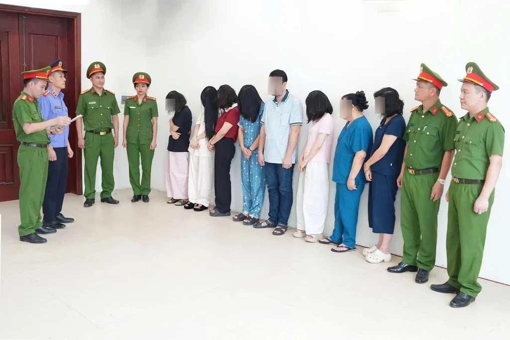 Bắt giữ chủ phòng khám không có chuyên môn: Cách nhận biết cơ sở thẩm mỹ lừa đảo