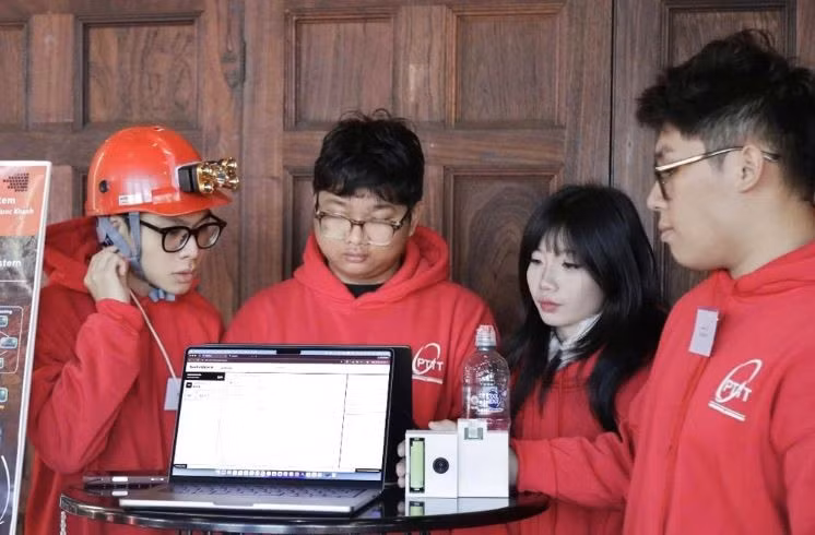 Từ lớp học đến giải pháp thực tế: STEM và AI trong tay người trẻ