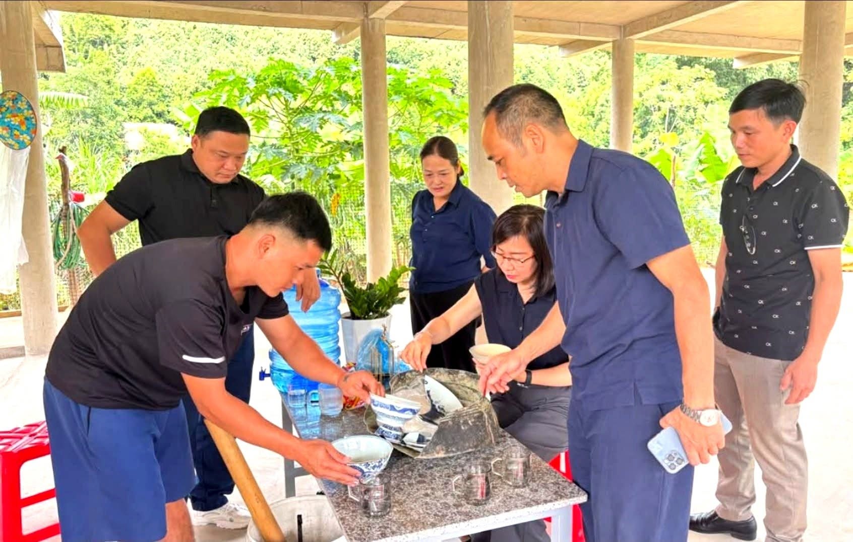 Phát hiện kho gốm cổ trong nồi đồng ở thôn Già Hạ