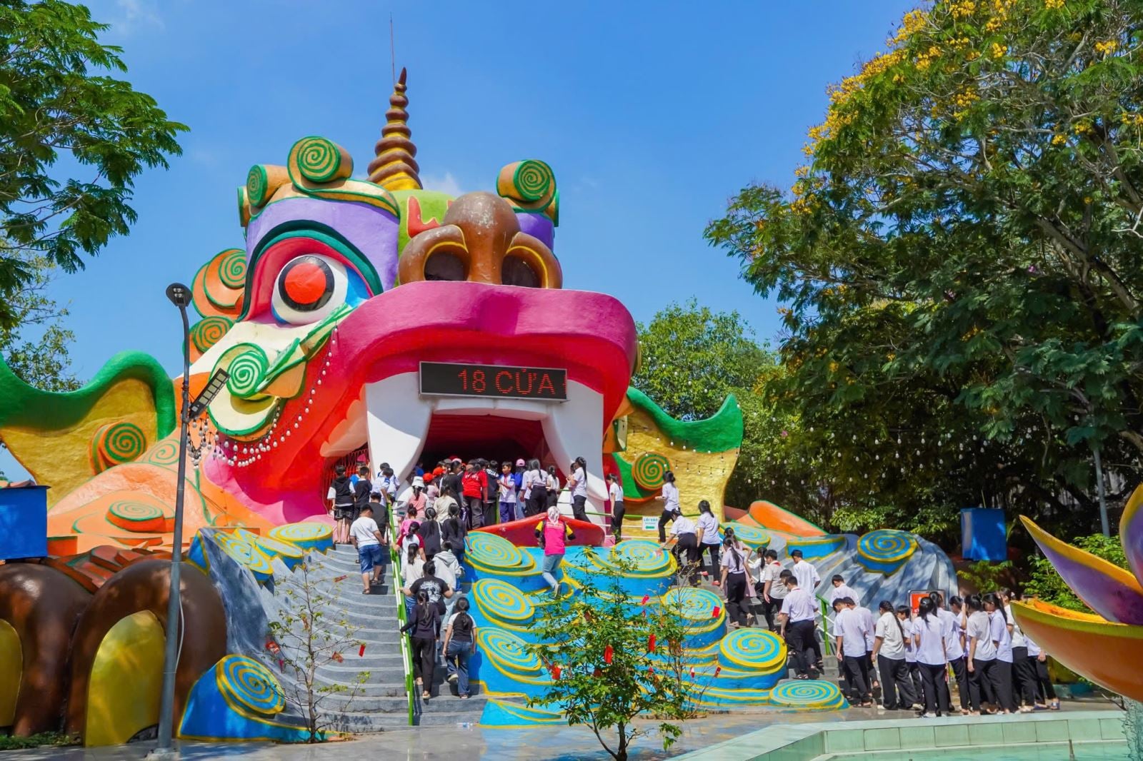 Lừa đảo du khách tại TP.HCM ngày càng tinh vi: Cách tự bảo vệ khi đặt tour và khách sạn