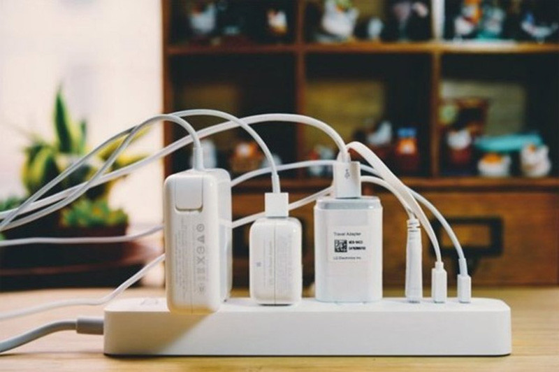 Sạc điện thoại vừa dùng có hại pin? Gỡ rối những mitos sạc pin phổ biến