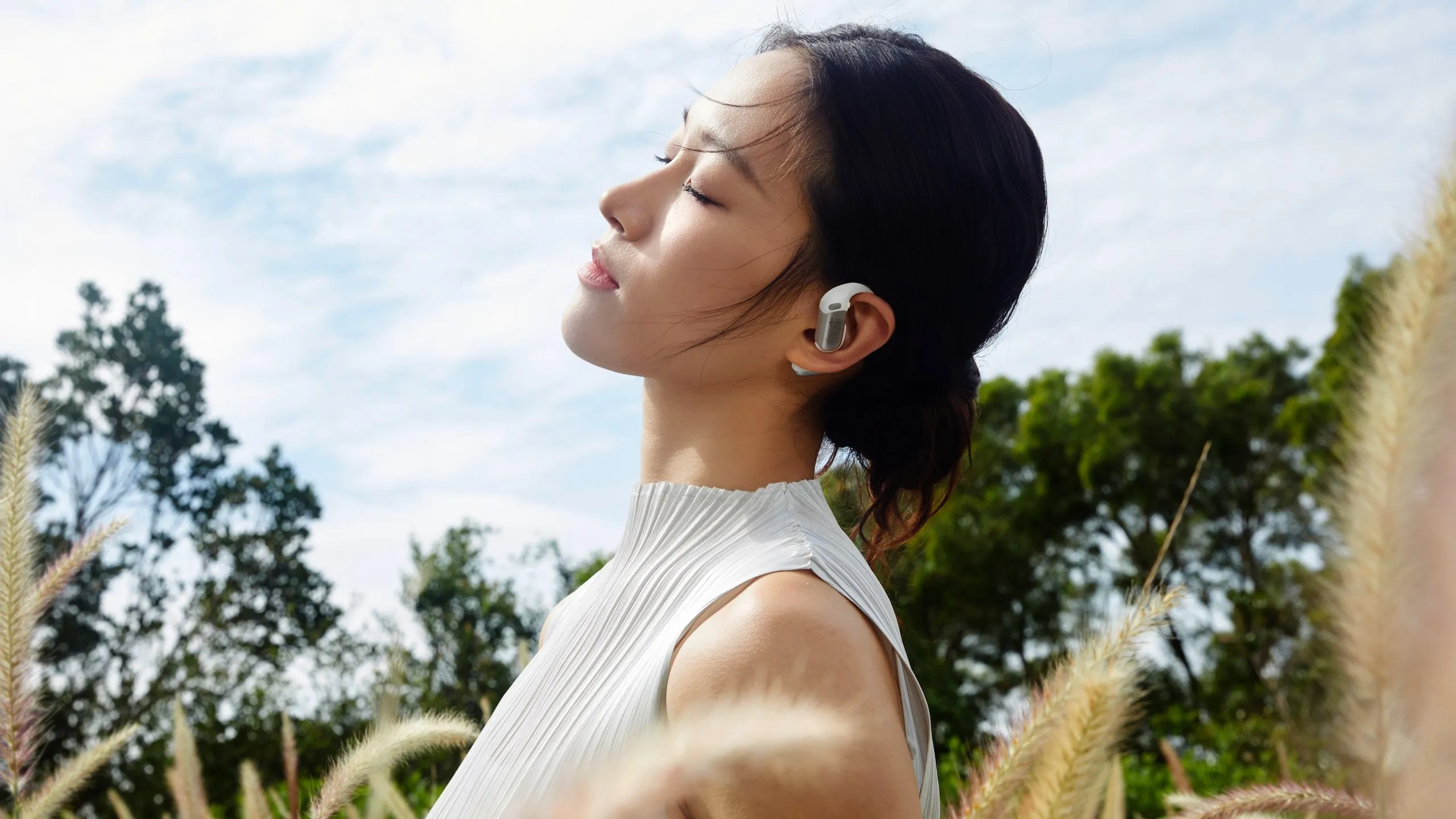 Tai nghe không dây mở tai: Nghe tự nhiên, sống năng động