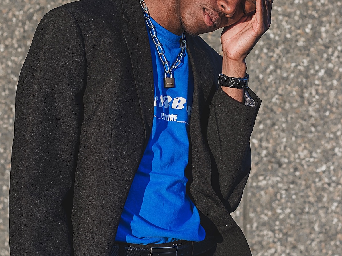 How to Style Graphic T-Shirts for a Polished Casual Look