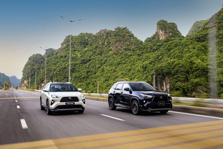 Toyota Yaris Cross: Giá lăn bánh, ưu đãi phí trước bạ và chọn bản xăng hay hybrid