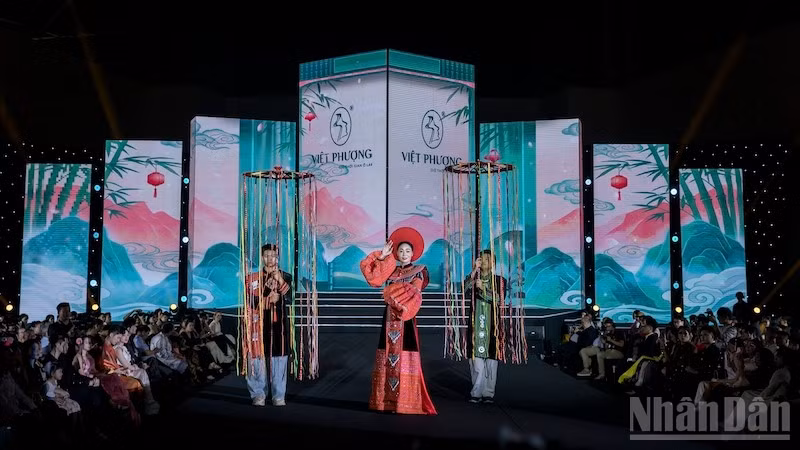 Bộ sưu tập ‘Huyền sắc non cao’ của Hàn Phượng: khi áo dài Việt Nam bước ra sàn diễn toàn cầu