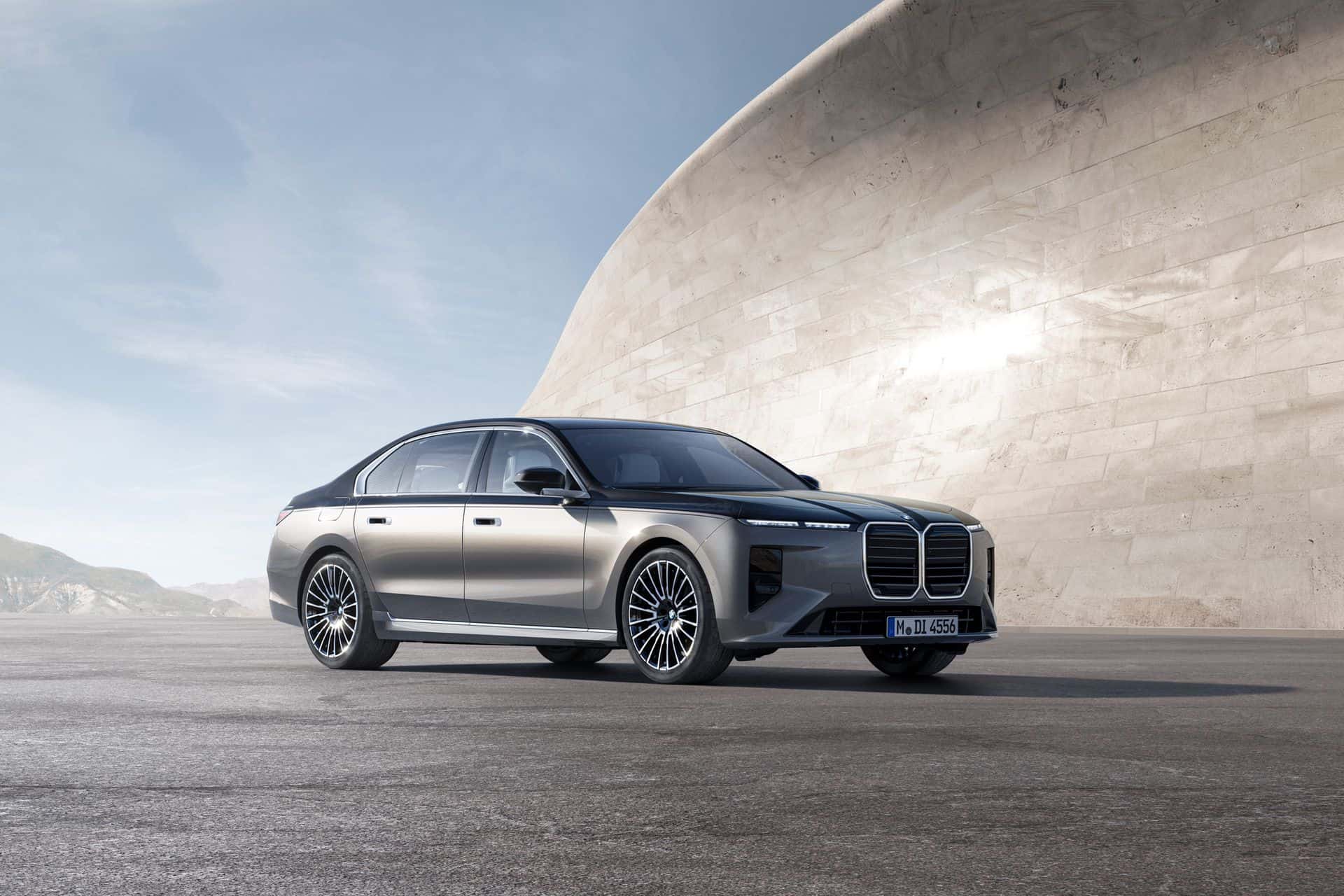 Luxury Sedan Pricing Showdown: Maybach S 680, BMW 7 Series and Mercedes S-Class