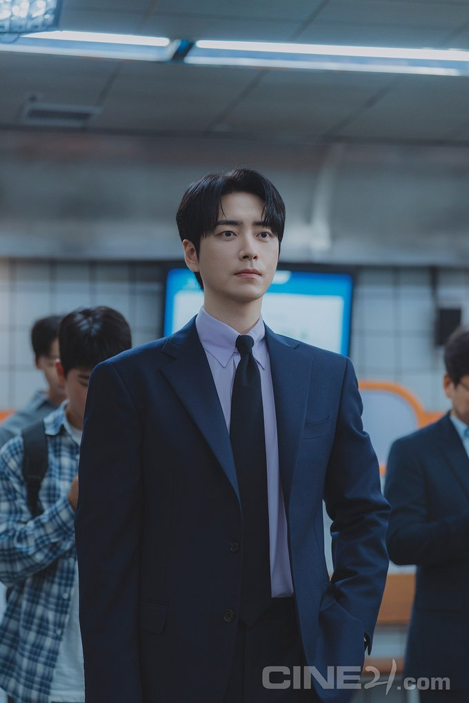 Lee Jun Hyuk’s ‘The Ordinary Jackpot’ Turns Sudden Wealth Into Soul-Searching