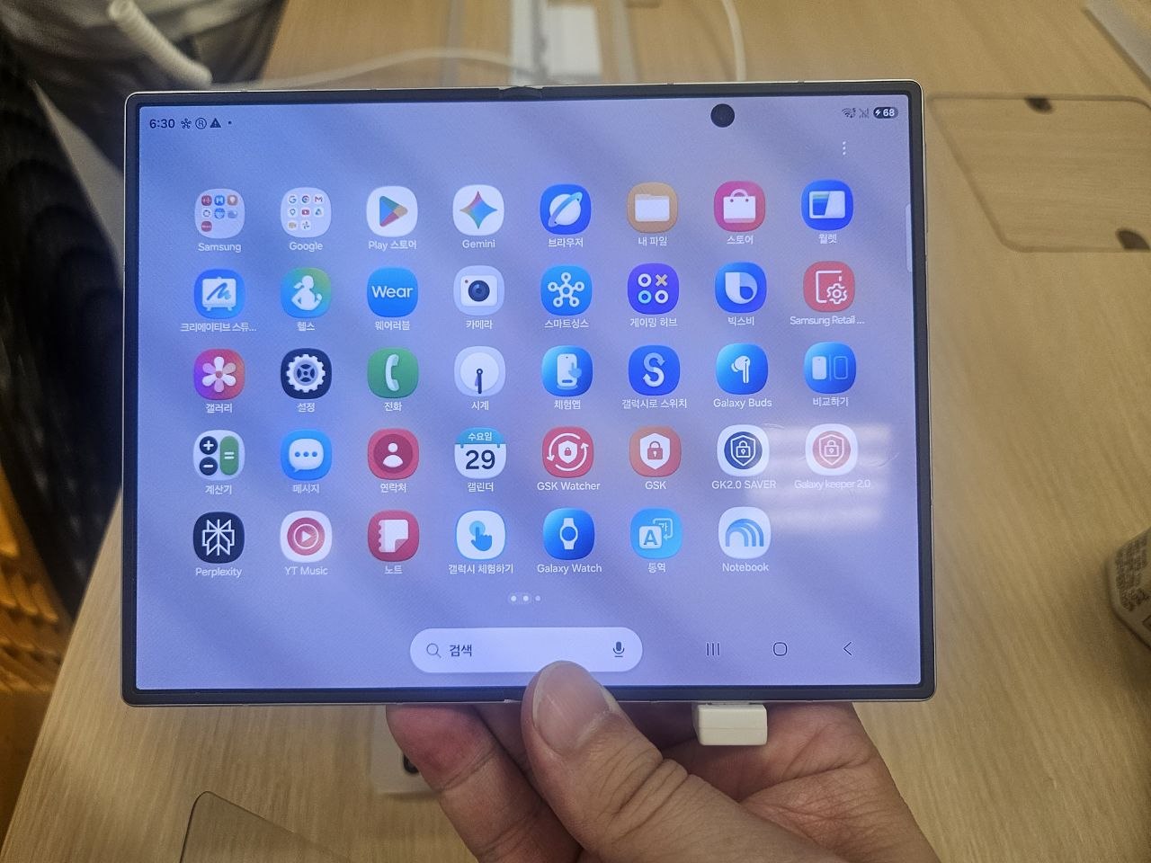Samsung’s Foldables Hit Record Pre-Orders—Why Buyers Are Switching