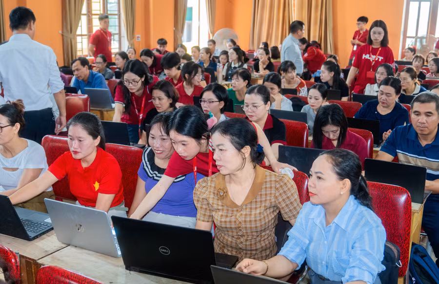 Giáo viên vùng cao học ứng dụng AI: Từ tập huấn đến đổi mới lớp học