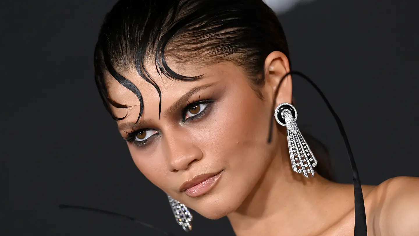 How Celebrity Makeup Artists Create Red Carpet Drama