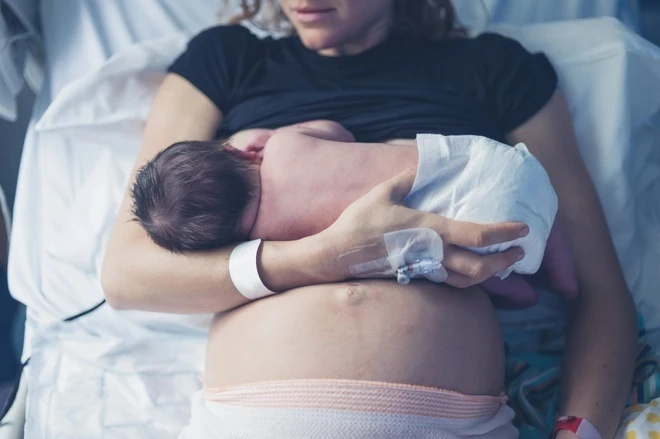 Sữa non trong 60 phút đầu đời: nền miễn dịch tự nhiên cho trẻ sơ sinh