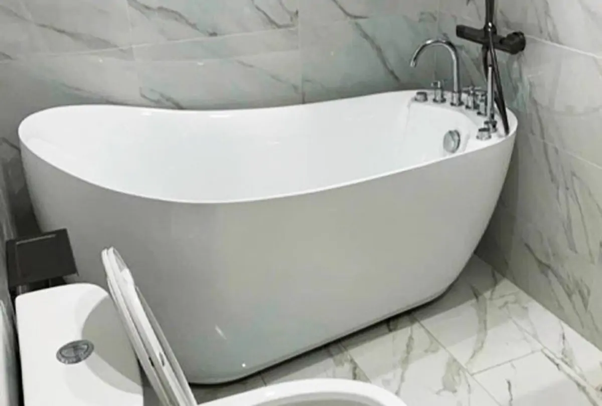Phòng tắm hiện đại: Vì sao vách kính đơn lẻ là chưa đủ