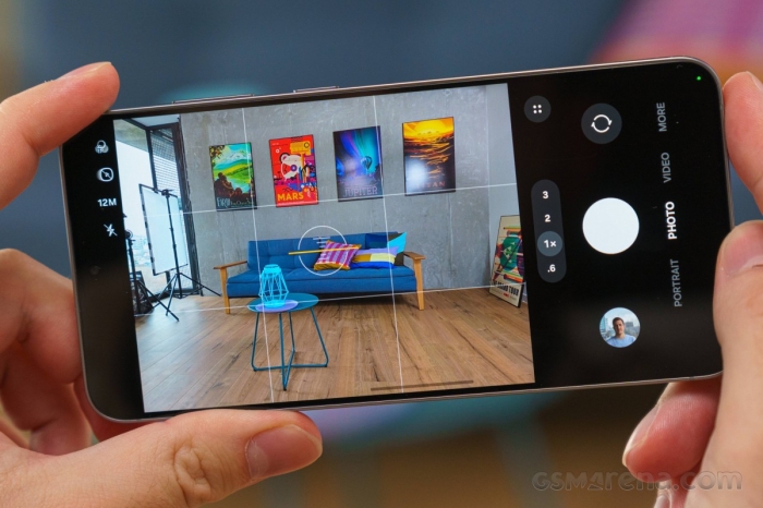 Galaxy S25 Plus vs iPhone 17 Pro Max: Flagship nào đáng tiền hơn?