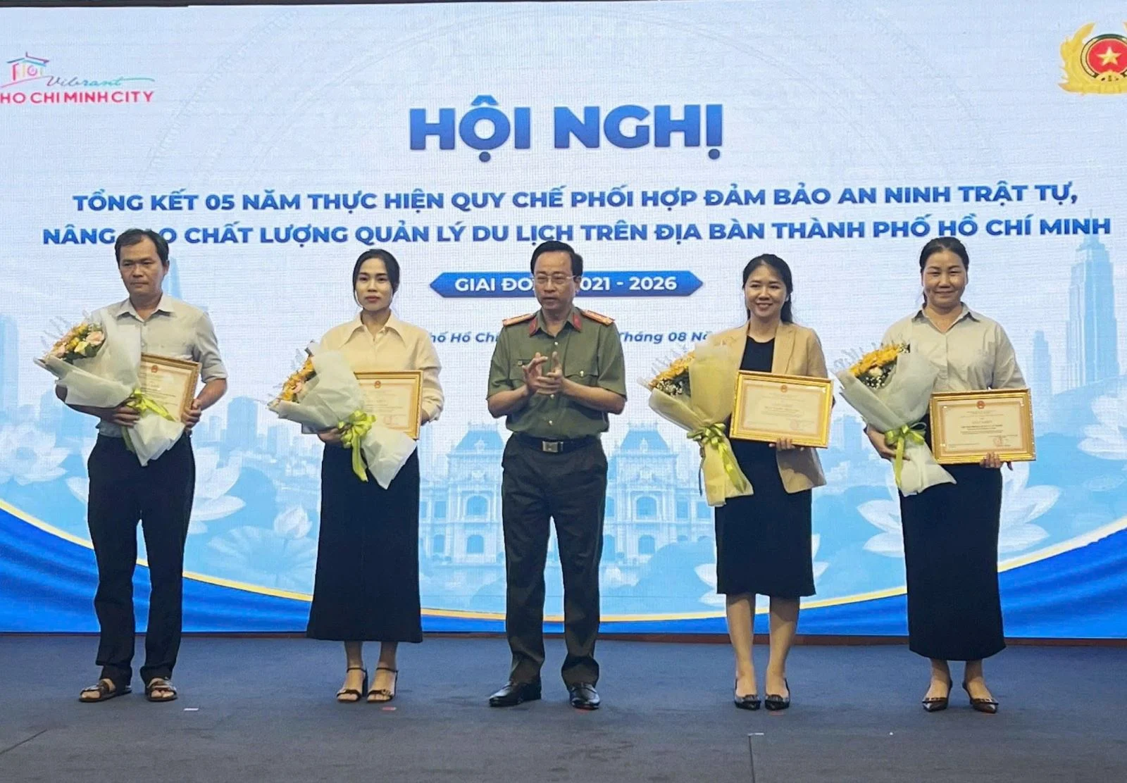 Lừa đảo du khách tại TP.HCM ngày càng tinh vi: Cách tự bảo vệ khi đặt tour và khách sạn