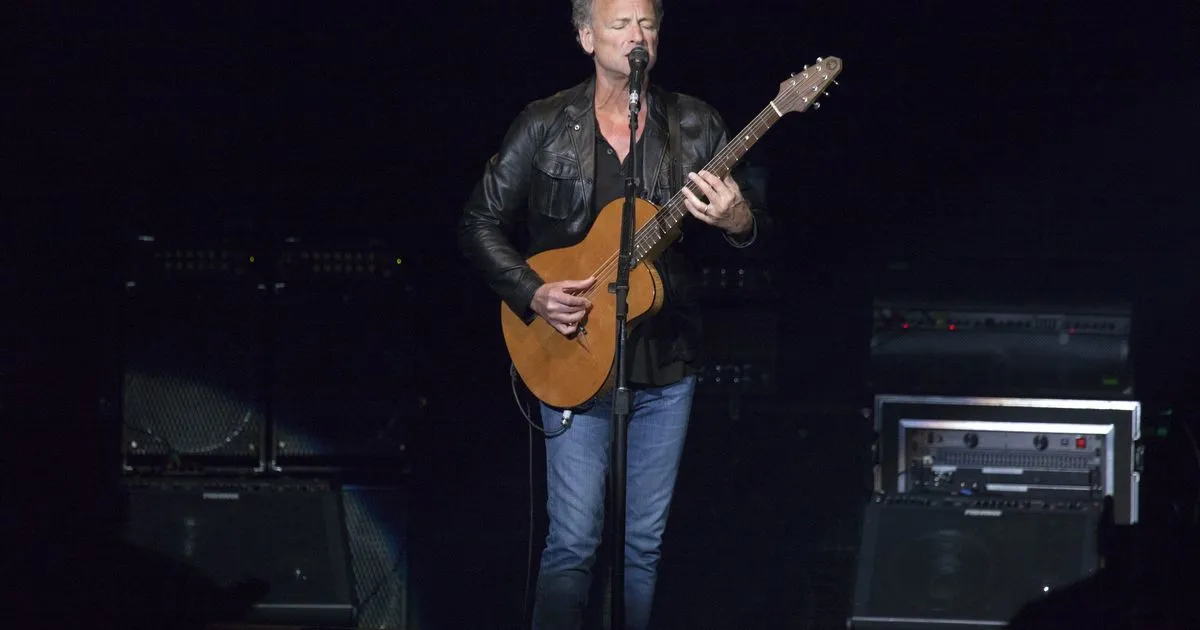Lindsey Buckingham’s Boldest Bet: Solo Genius and a Possible Fleetwood Mac Return
