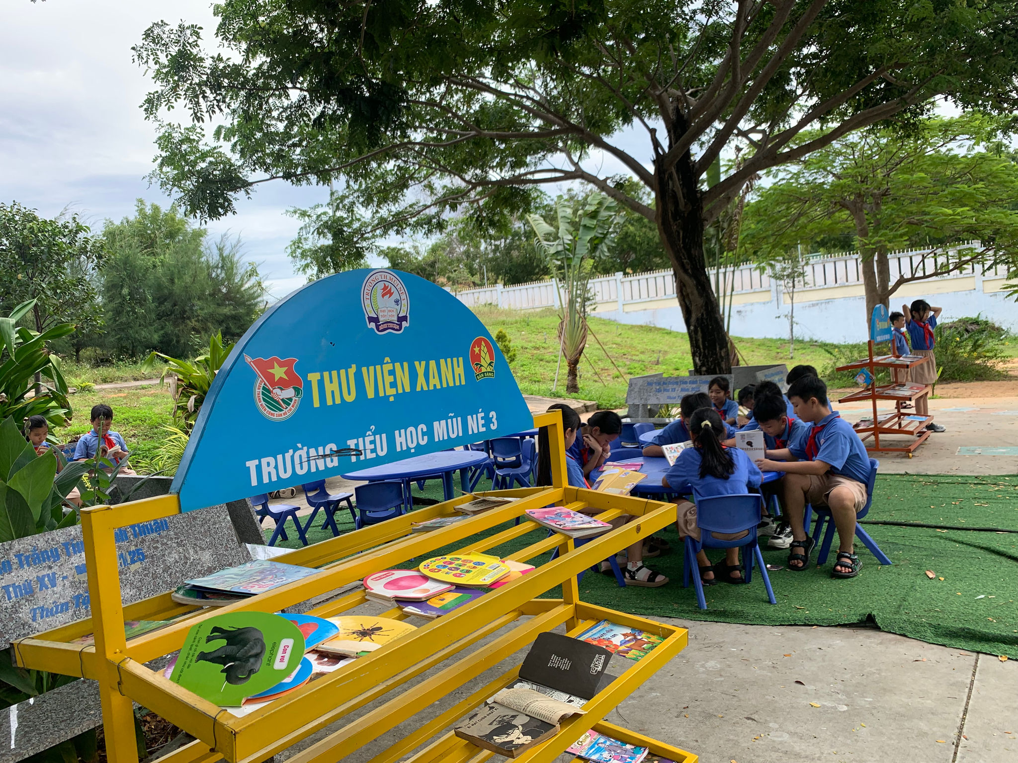 “Em vui cùng sách” và thư viện thân thiện: Khi một góc đọc nhỏ thay đổi cả tuổi thơ