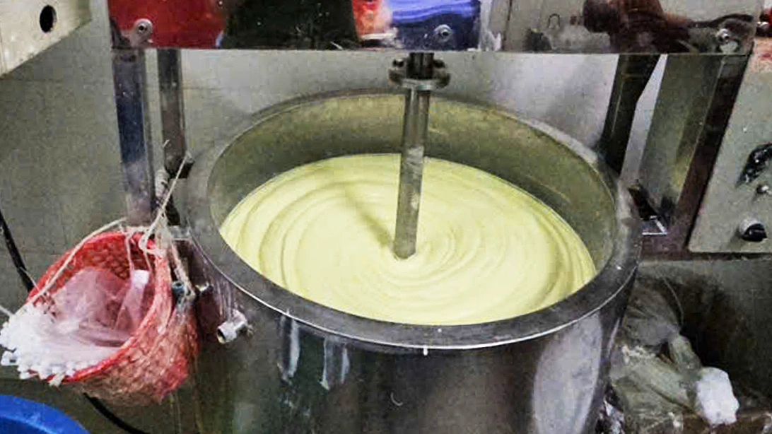 Cơ sở trộn kem giả ở TP.HCM và Hà Nội: Mạng lưới biến nguyên liệu rẻ thành mỹ phẩm ‘hàng hiệu’
